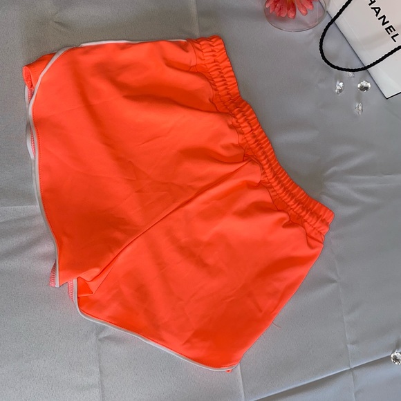 Short Set - Picture 3 of 4